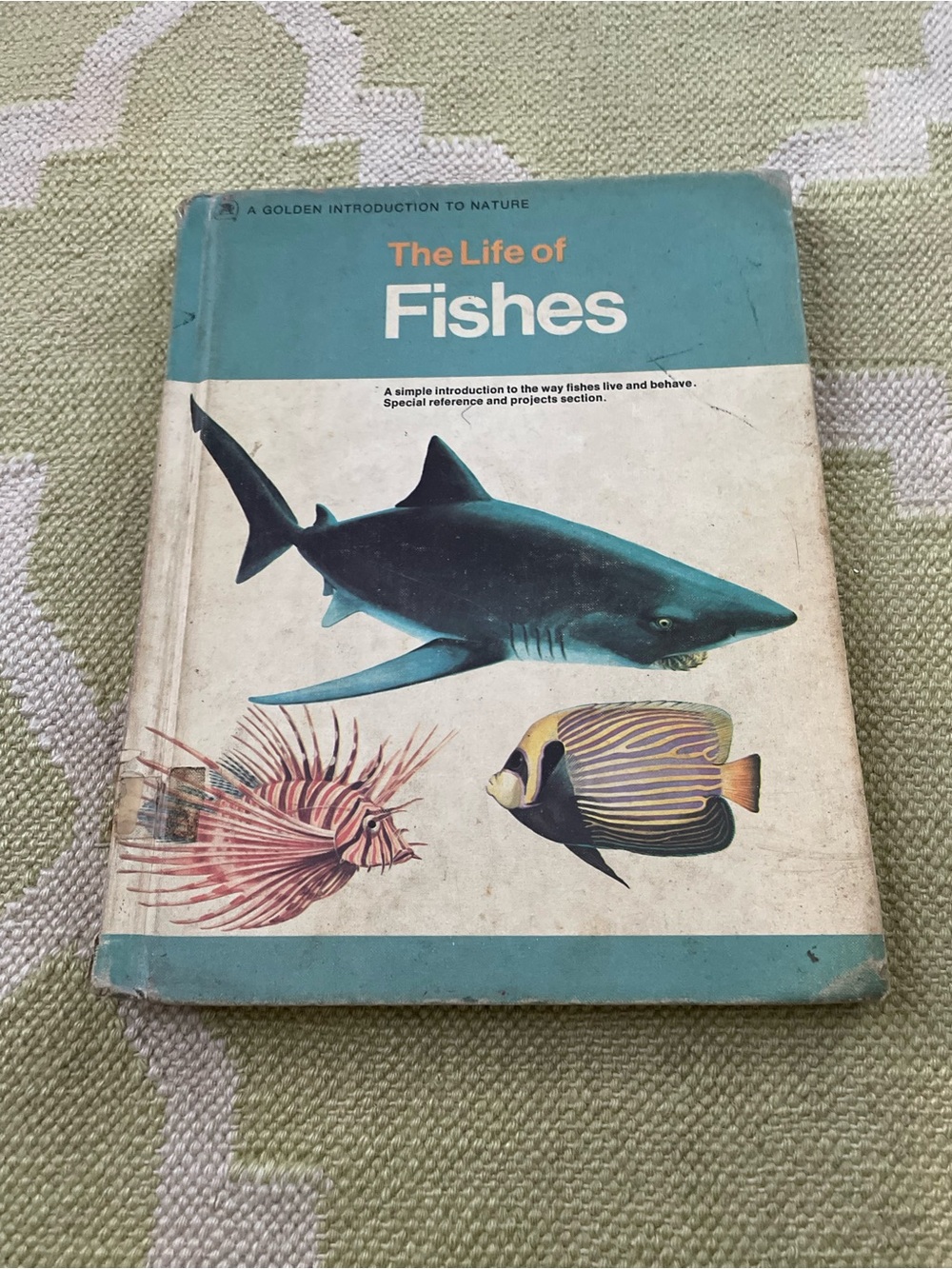 The Life of Fishes - Blue Cover Fish Guide